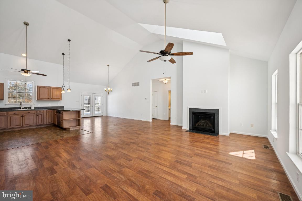 211 S WASHINGTON STREET