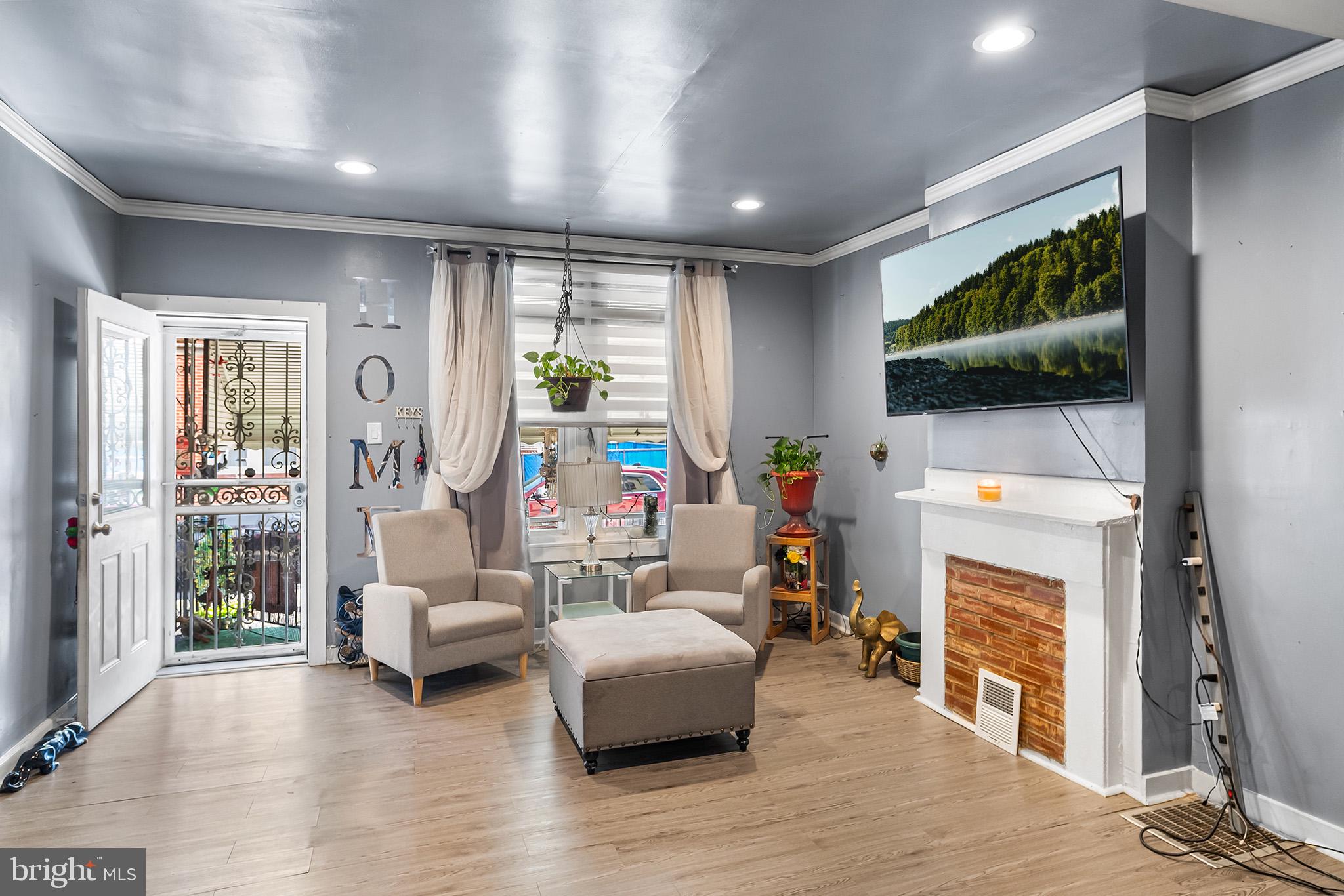 STRAWBERRY MANSION - Residential