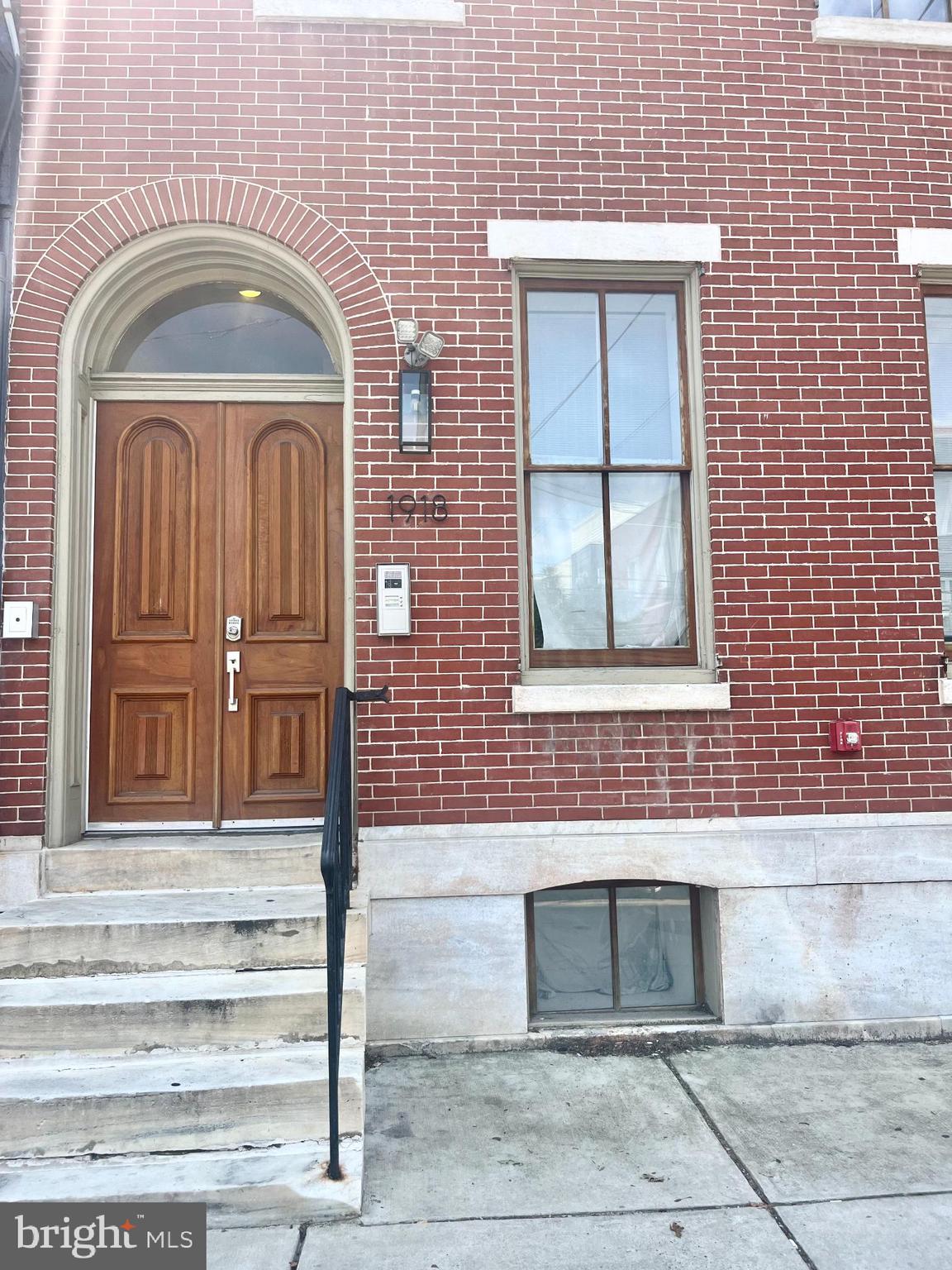 Welcome to 1918 Fairmount Avenue 102, a bright and stylish 1-bedroom, 1-bathroom condo located in the heart of Philadelphia’s desirable Fairmount neighborhood. This well-maintained unit features an open living space with hardwood floors, recessed lighting, and a modern kitchen equipped with stainless steel appliances, granite countertops, and a dishwasher. The spacious bedroom offers great closet storage and opens to a private rear deck — ideal for relaxing or entertaining. Additional conveniences include in-unit laundry (stackable washer and dryer), central air, and low-maintenance condo living. The building itself was renovated just a few years ago, offering updated systems and finishes throughout.
Located just steps from the Art Museum, Kelly Drive, Eastern State Penitentiary, and some of the city's best restaurants and cafés, this condo offers the perfect blend of comfort and urban convenience. With easy access to Center City and public transportation, it’s an ideal home for a first-time buyer, downsizer, or investor looking to own in one of Philadelphia’s most beloved neighborhoods.