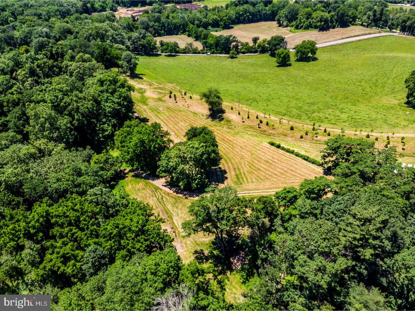 ARDROSSAN FARMS - Land