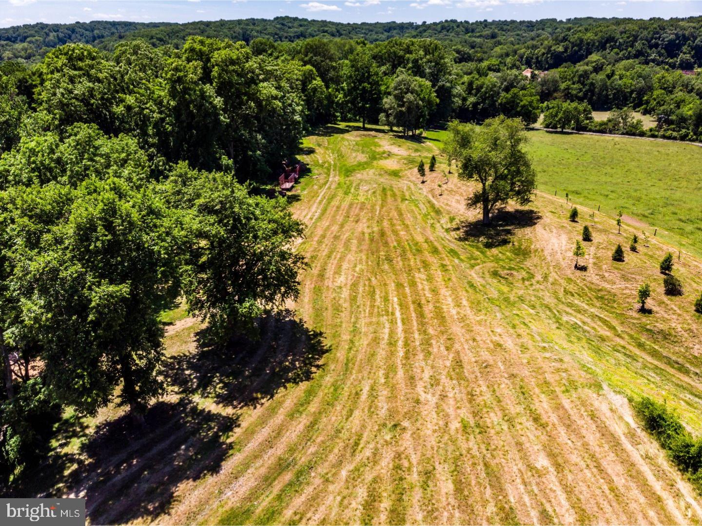 ARDROSSAN FARMS - Land