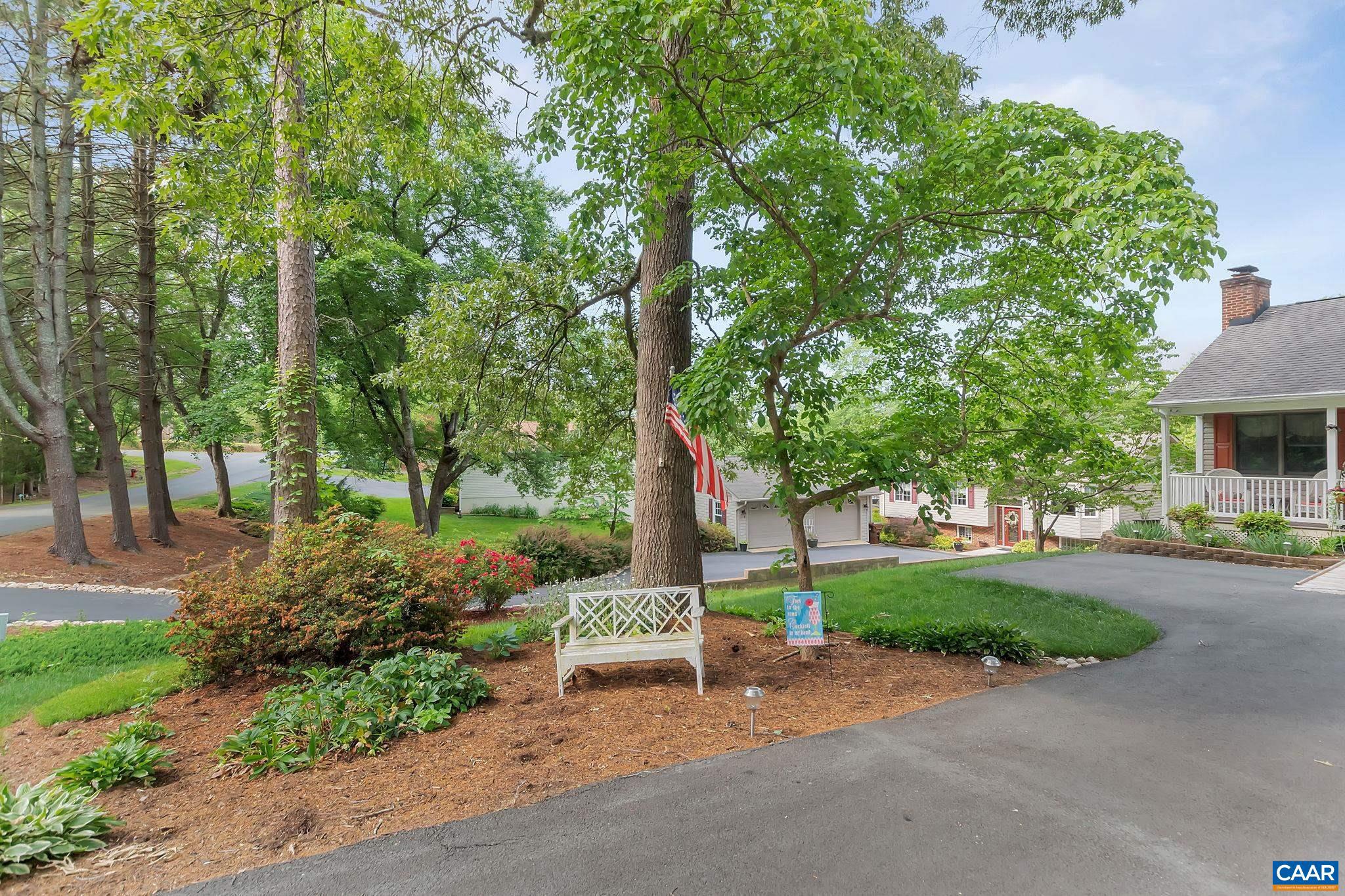 LAKE MONTICELLO - Residential