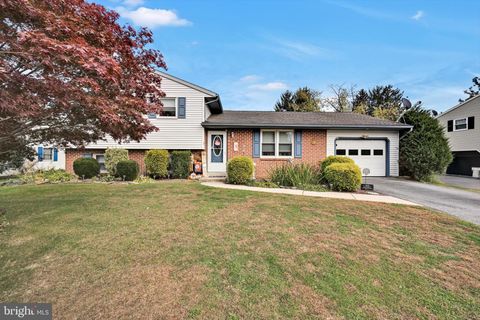 137 CLIFF LANE ELIZABETHTOWN PA 17022