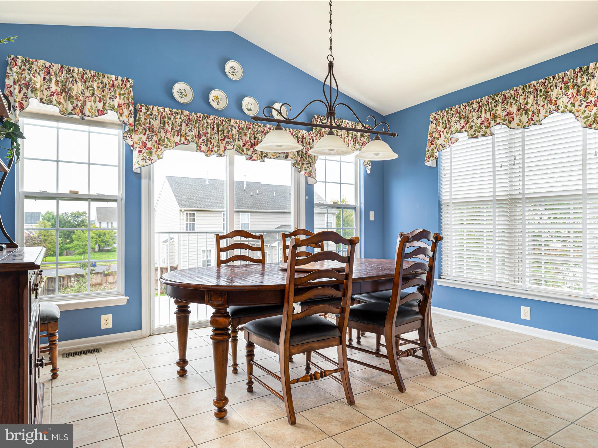 THE GUARDS - Residential