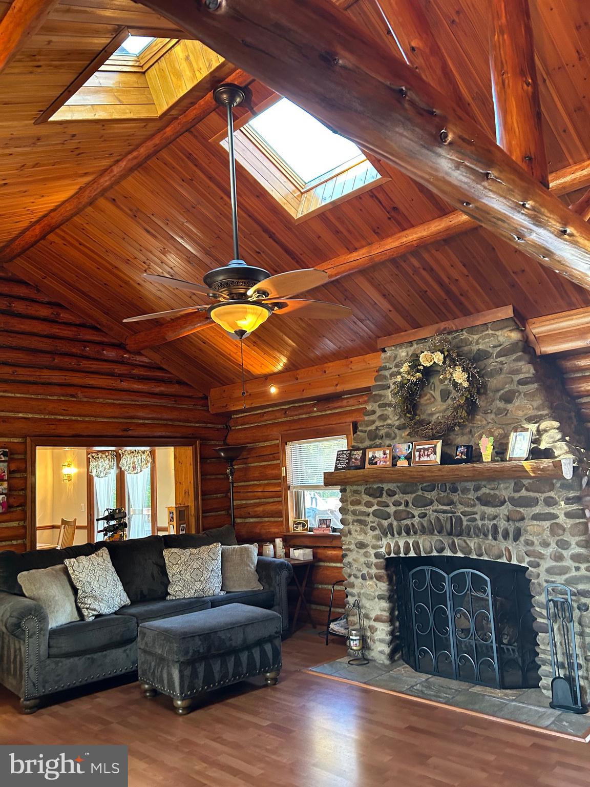 1001 N LAKESHORE DRIVE