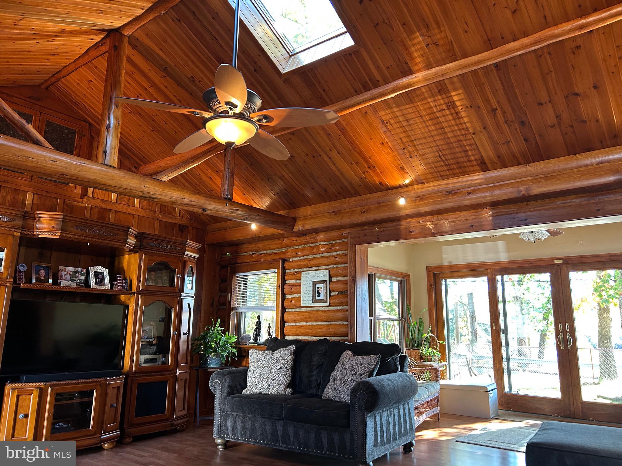 1001 N LAKESHORE DRIVE