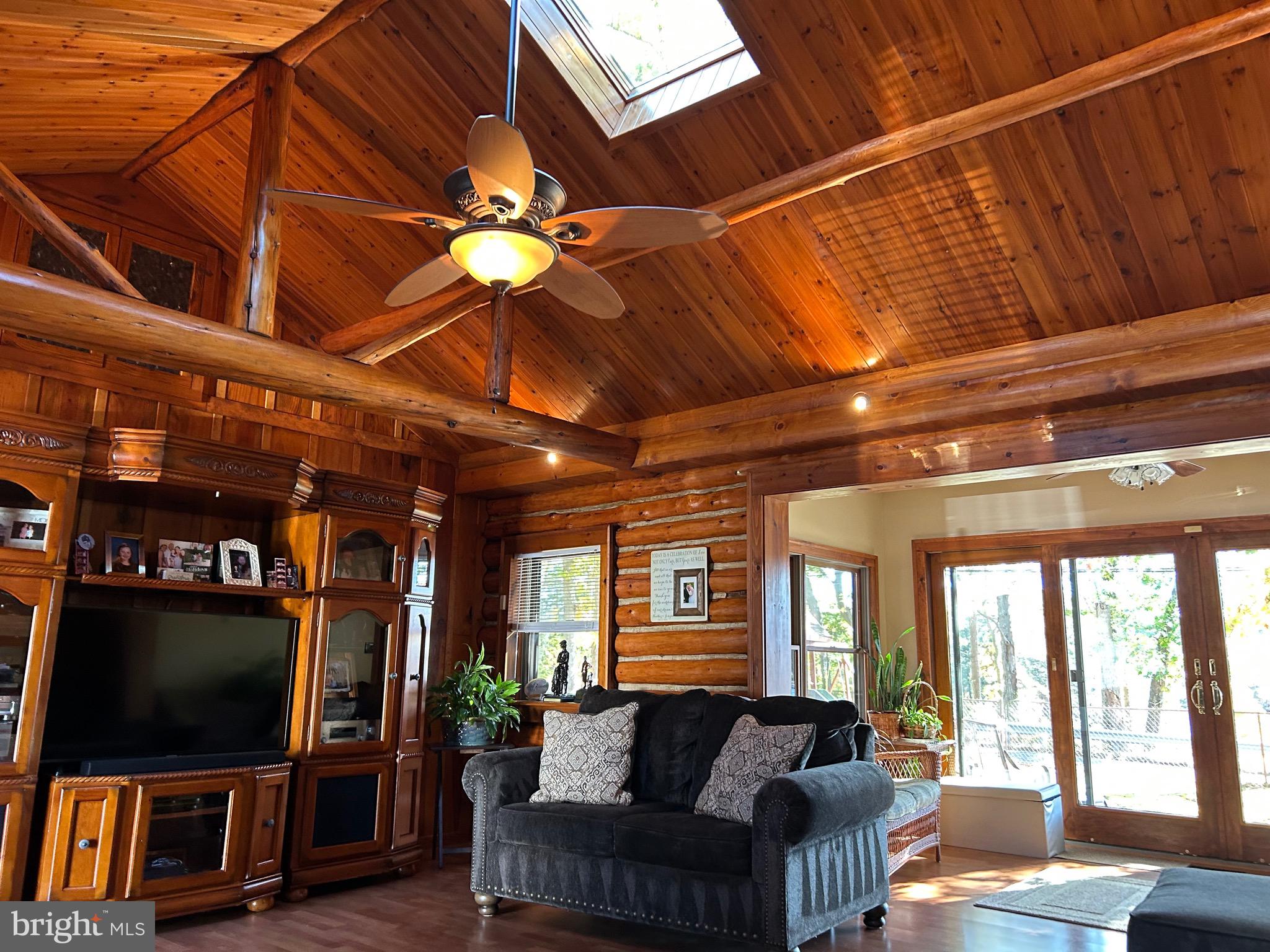 1001 N LAKESHORE DRIVE