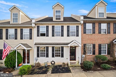 Townhouse For Sale - 228 E Mulberry Street<br/> KENNETT SQUARE, PA 19348