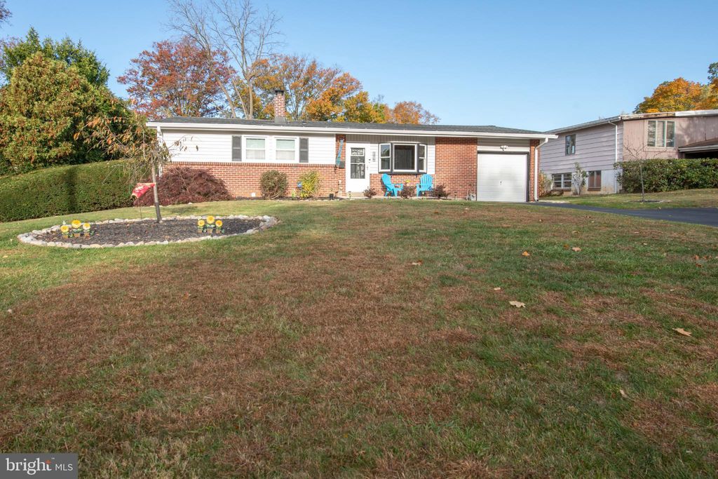 Photo of 376 Newtown Road, WARMINSTER, PA 18974 (MLS # PABU2108736)