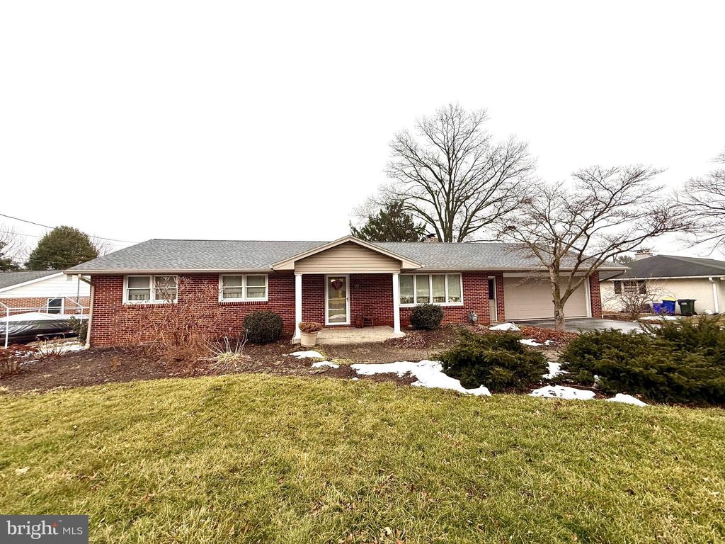 Photo of 295 Rhonda Drive, YORK, PA 17408 (MLS # PAYK2098064)