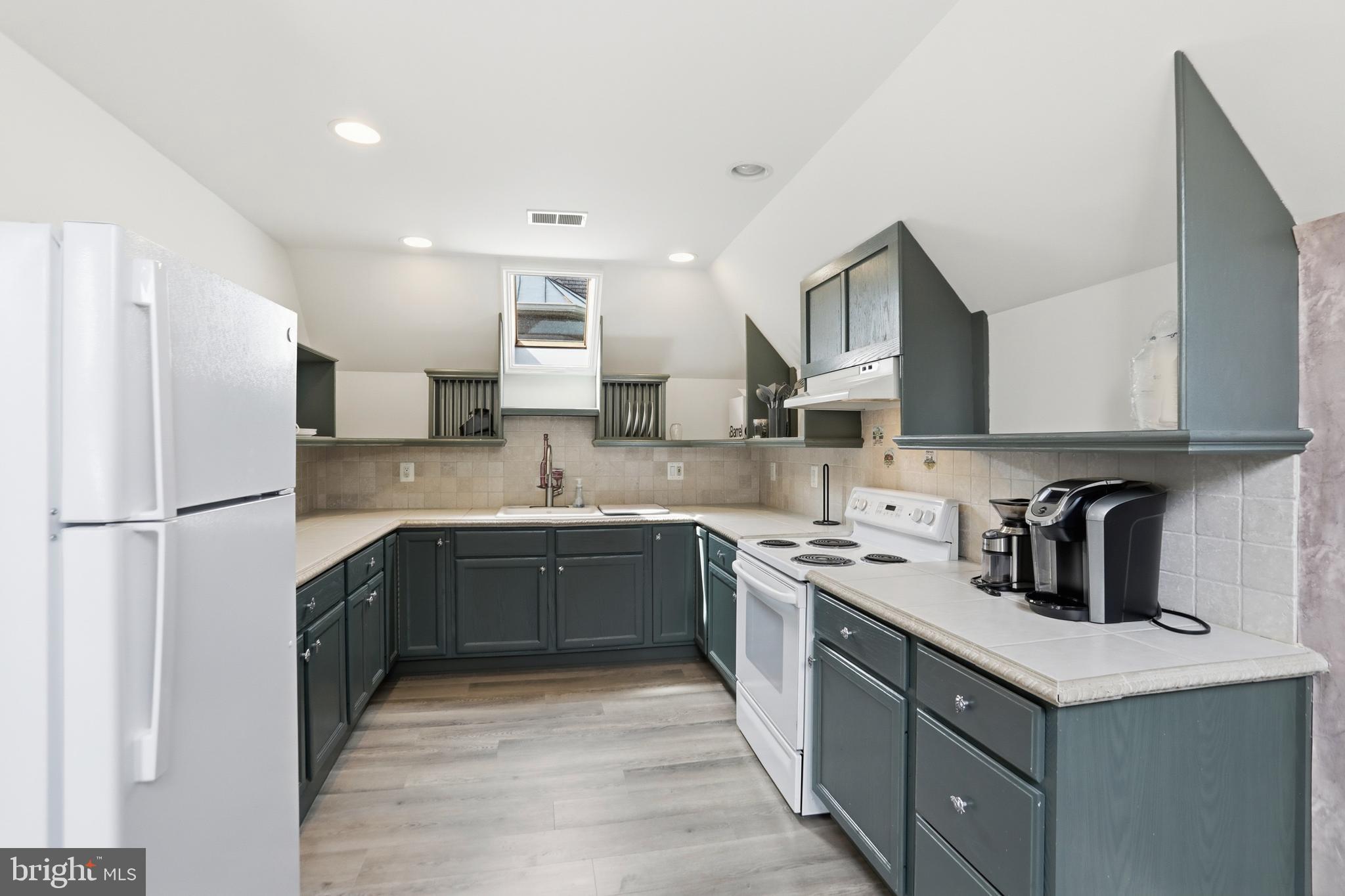 KENTLAND POND - Residential