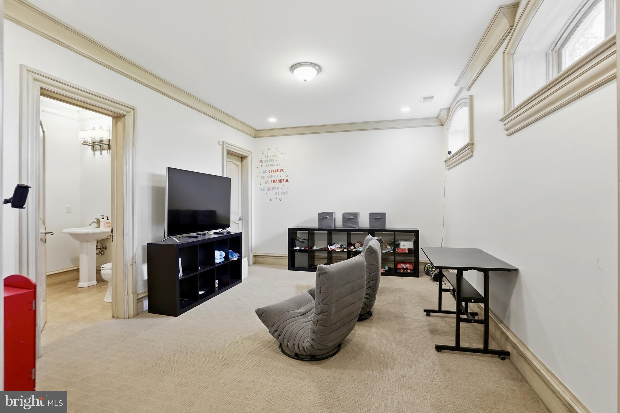 KENTLAND POND - Residential