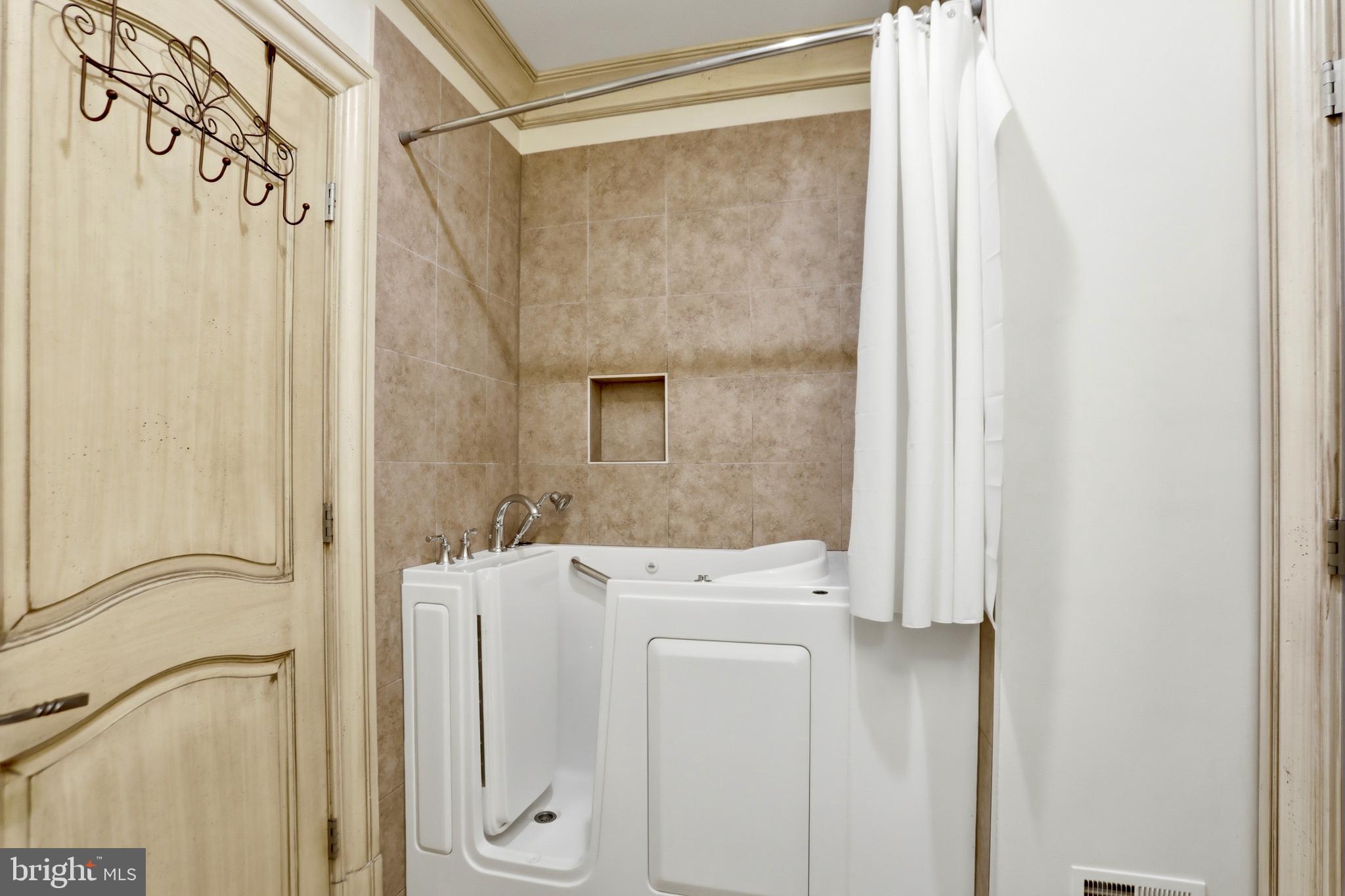 KENTLAND POND - Residential