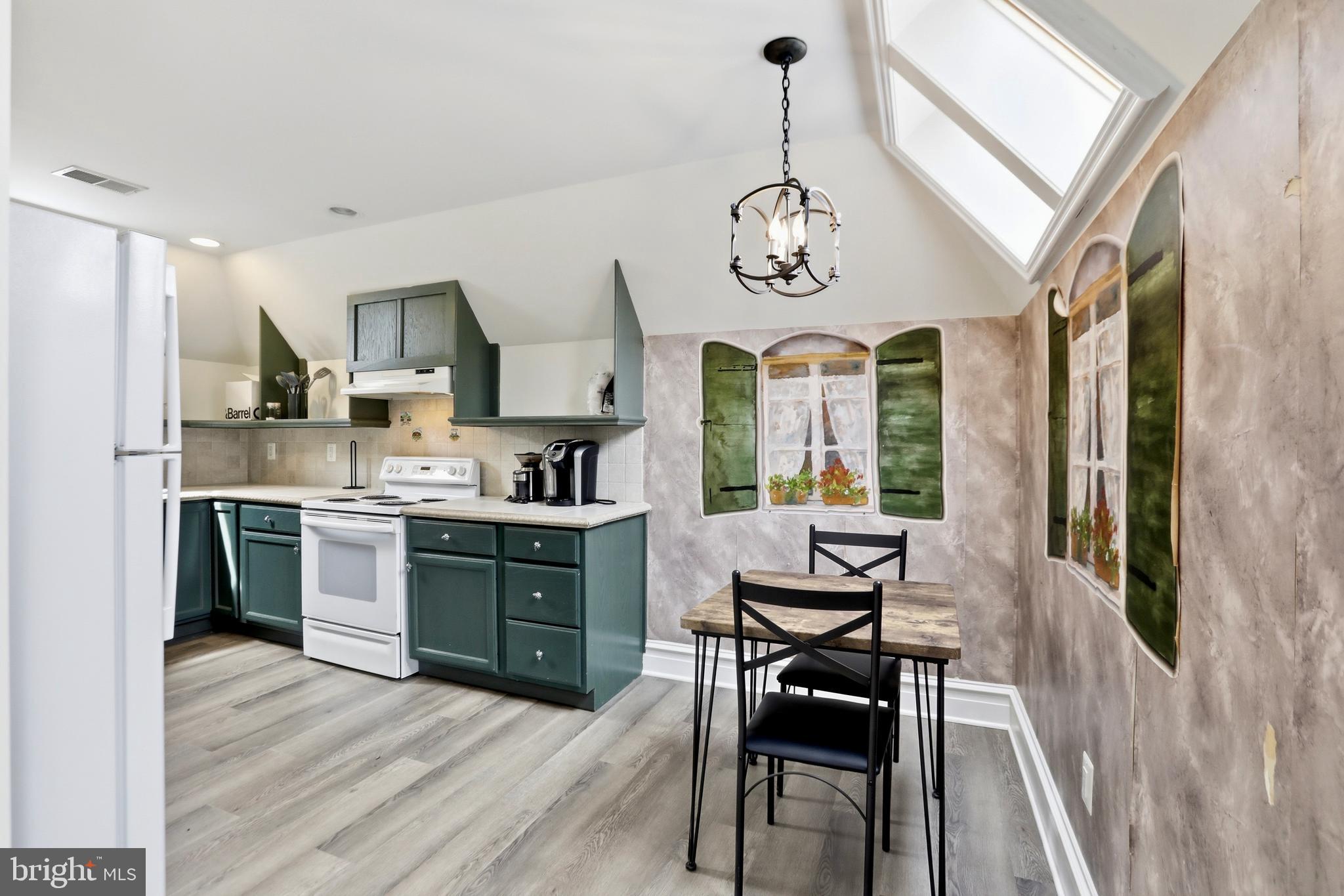 KENTLAND POND - Residential