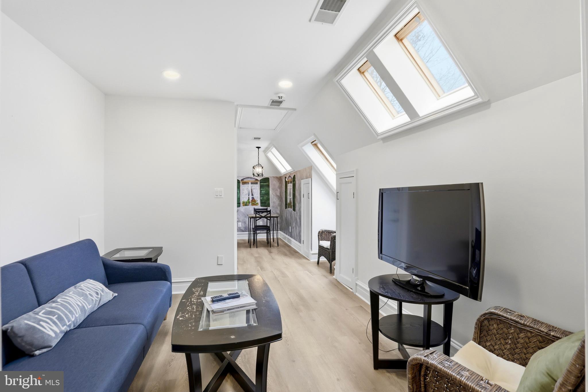 KENTLAND POND - Residential