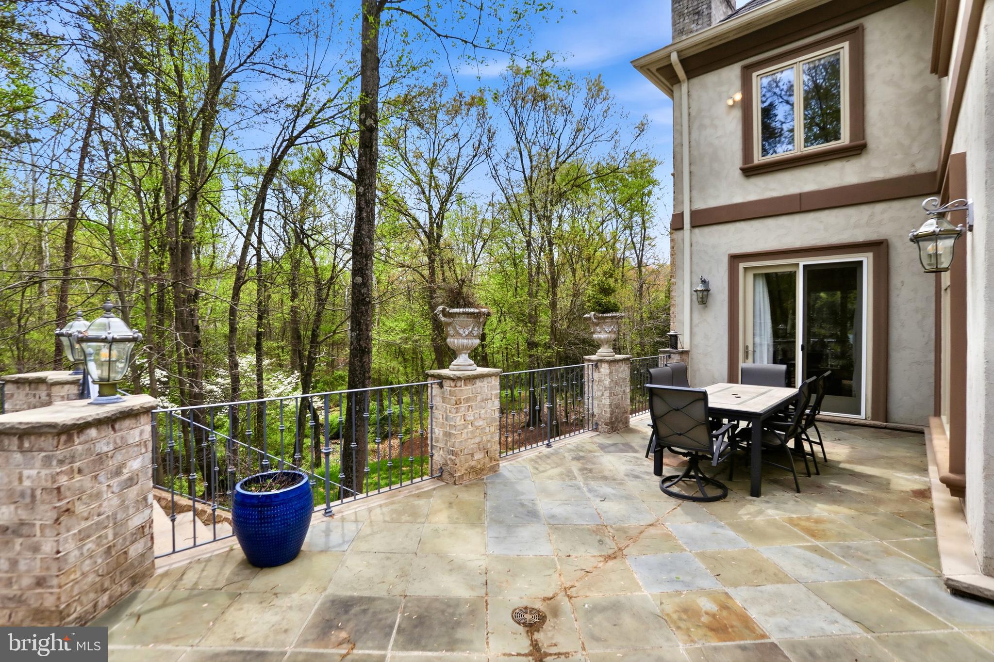 KENTLAND POND - Residential