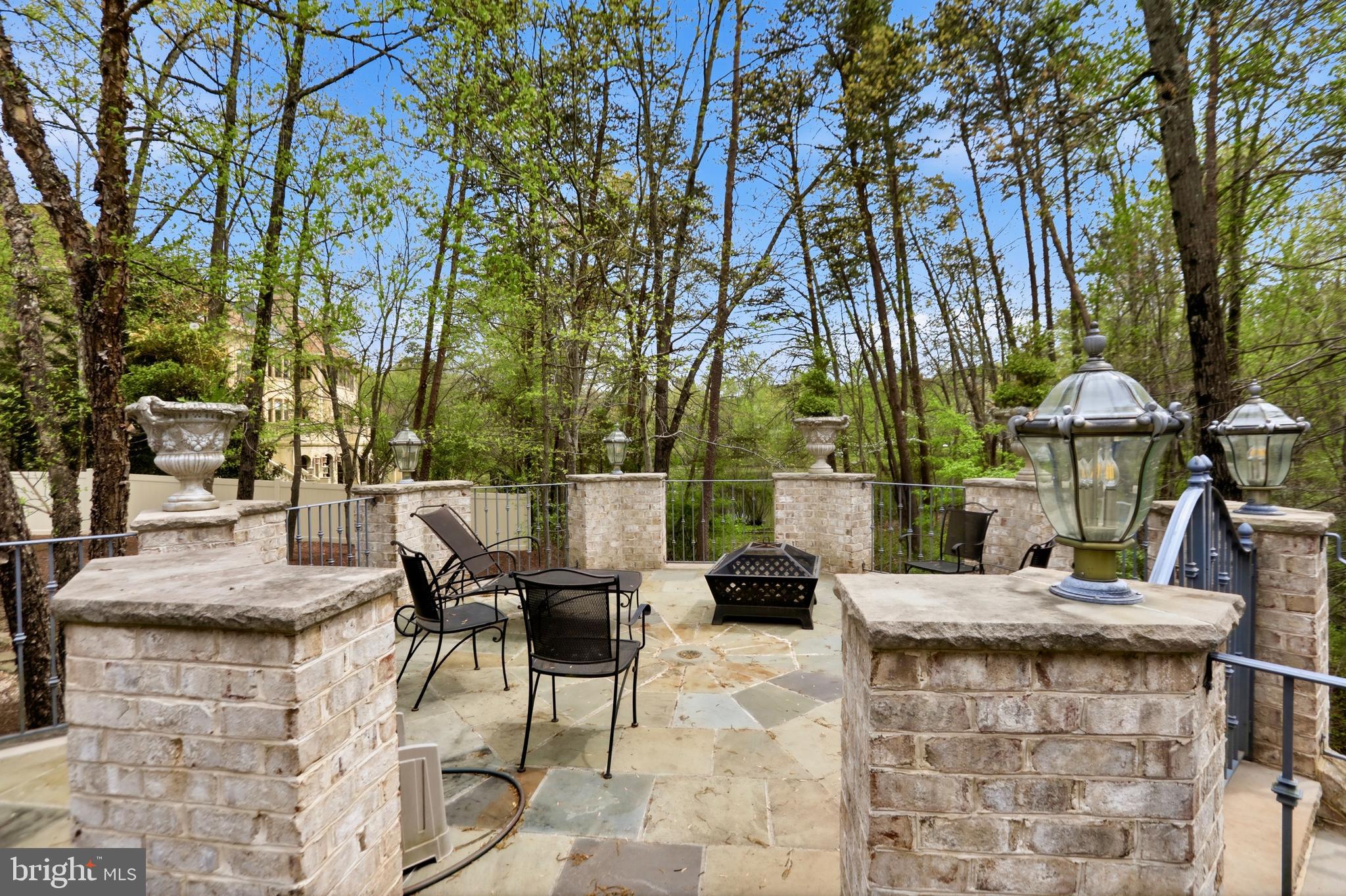 KENTLAND POND - Residential