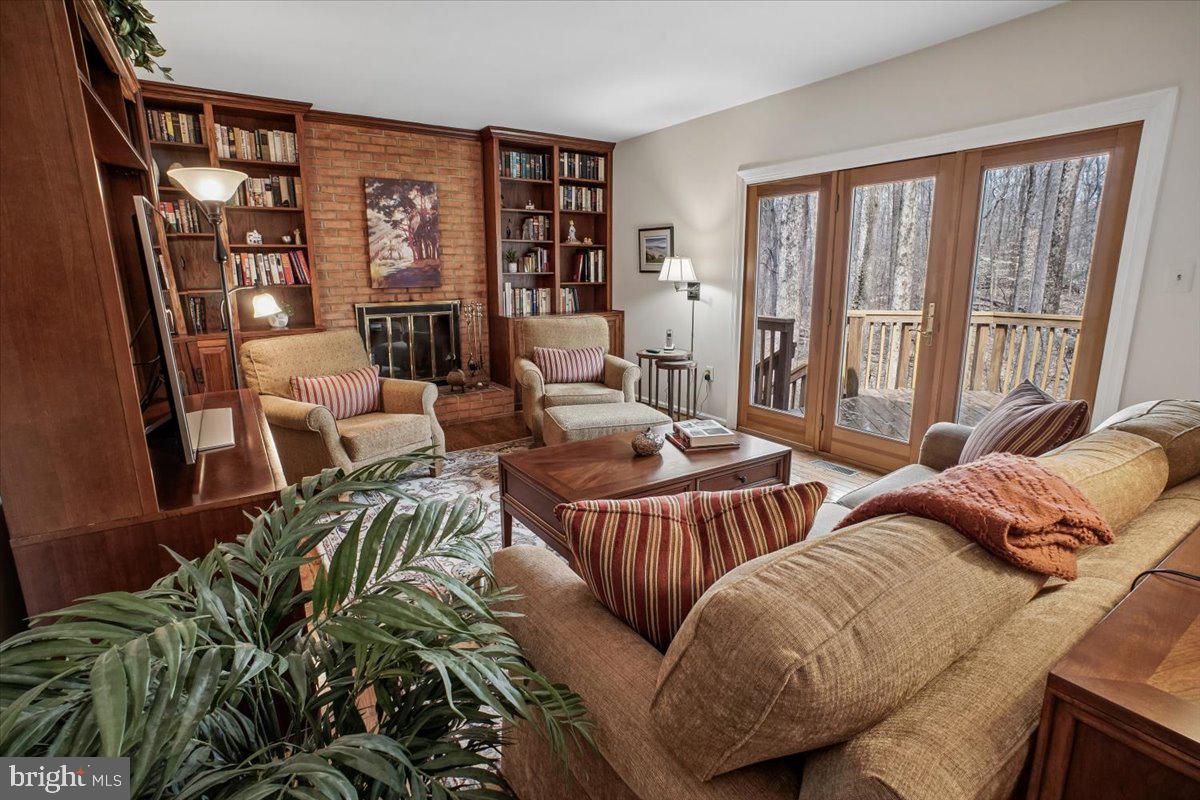 FAIRFAX STATION - Residential