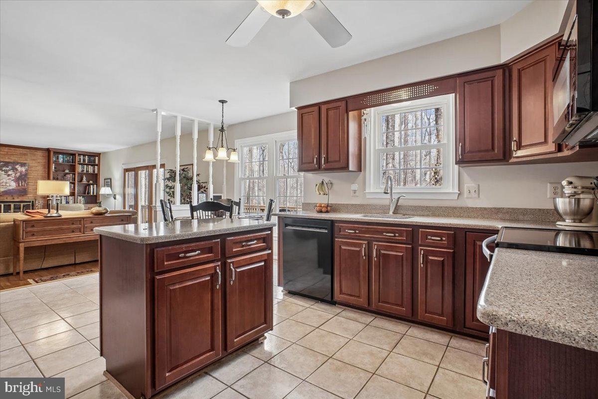 FAIRFAX STATION - Residential