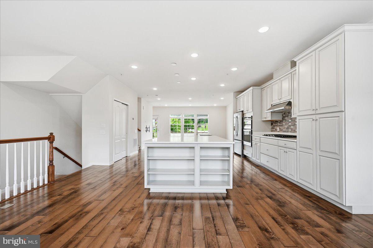 21 EAGLE LANE