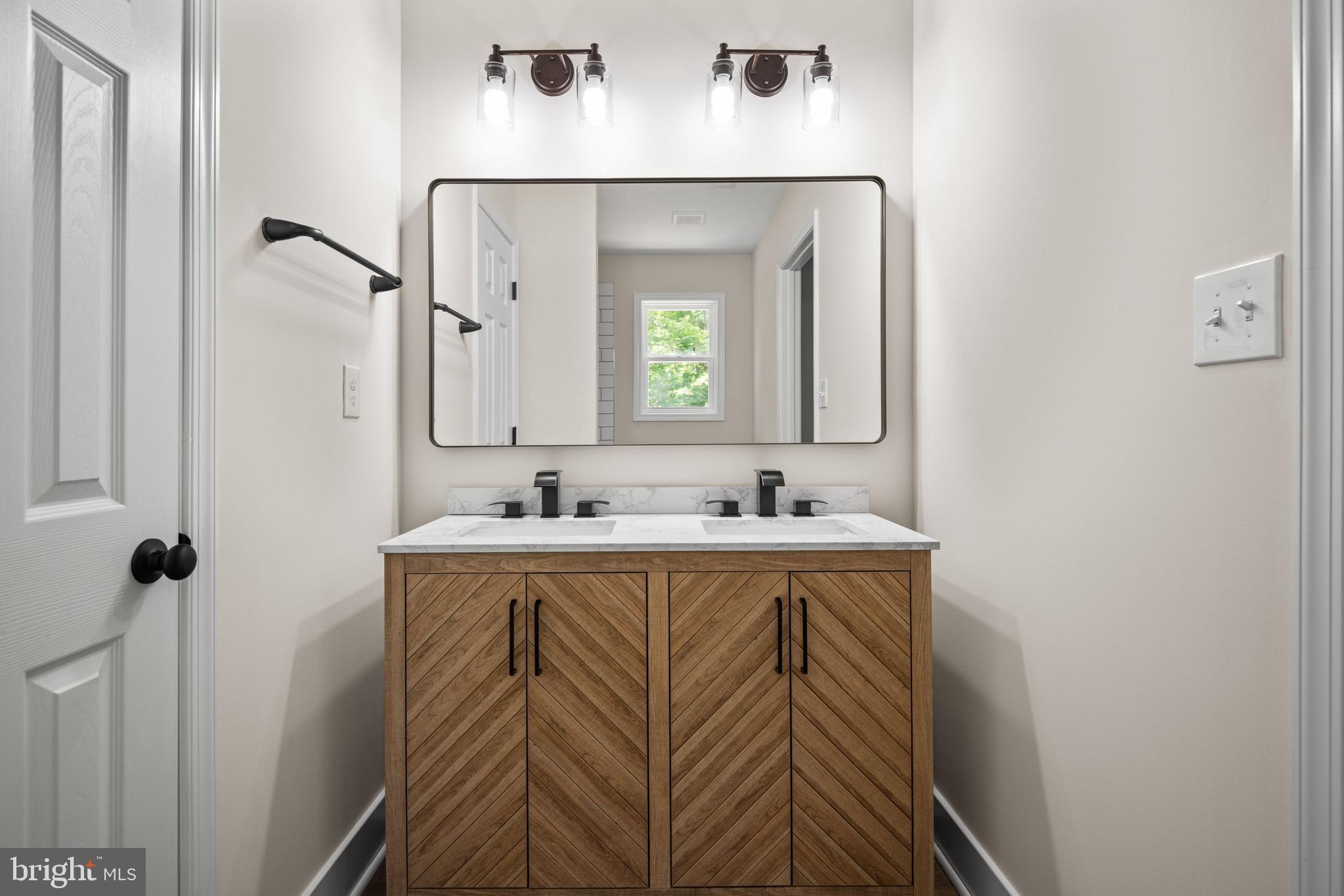 CAROLINE PINES - Residential