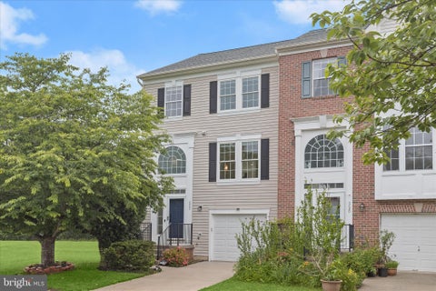 Townhouse For Sale - 8822 Stonehouse Drive<br/> ELLICOTT CITY, MD 21043