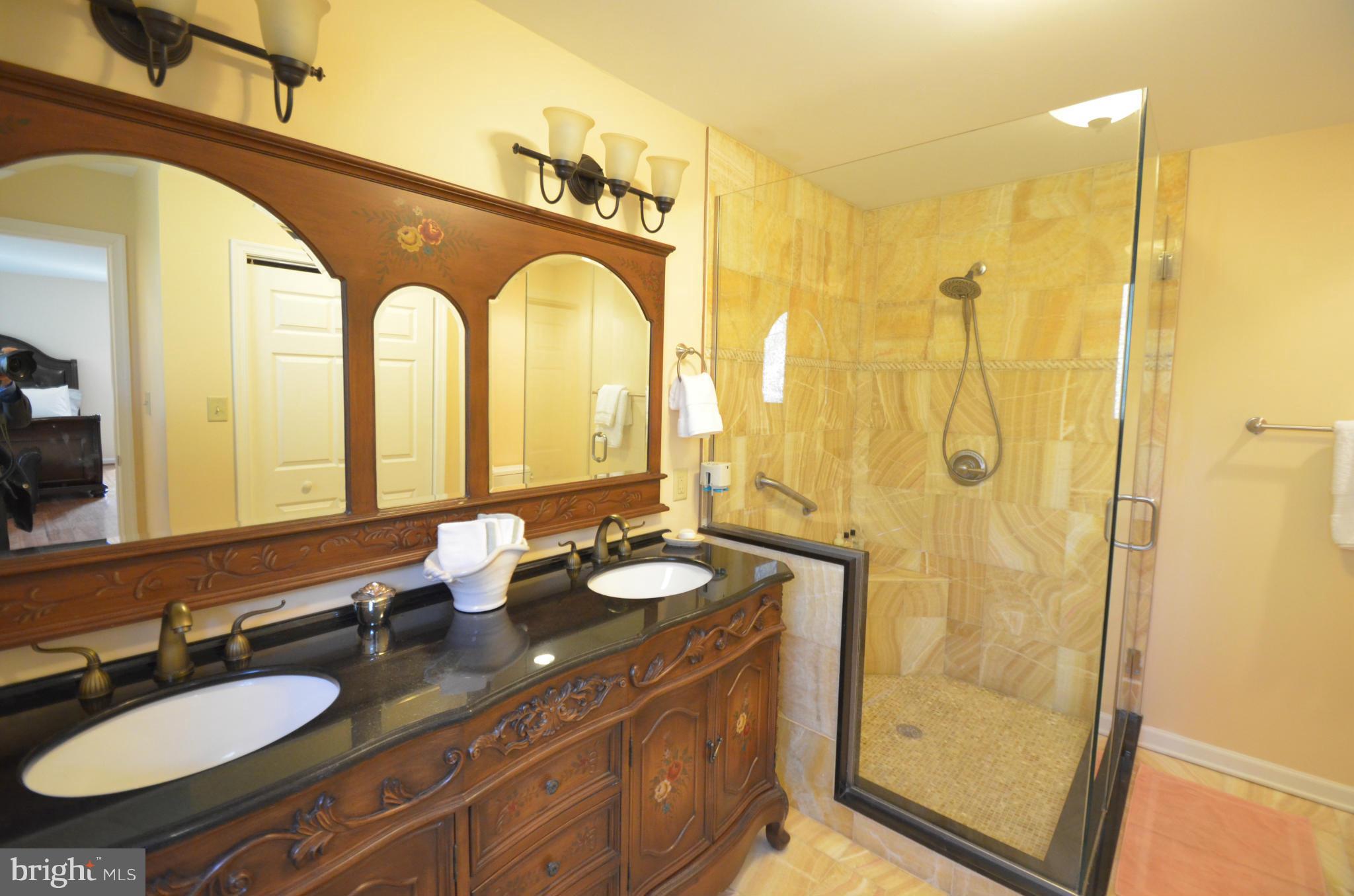 FIVE SPRINGS - Residential