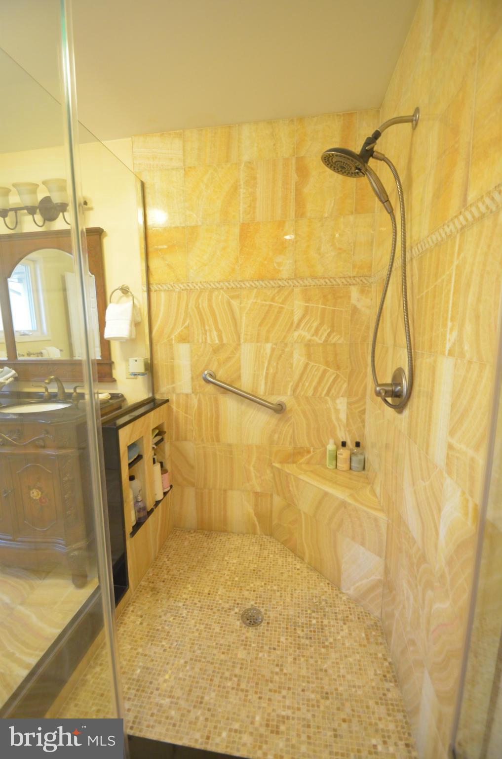 FIVE SPRINGS - Residential