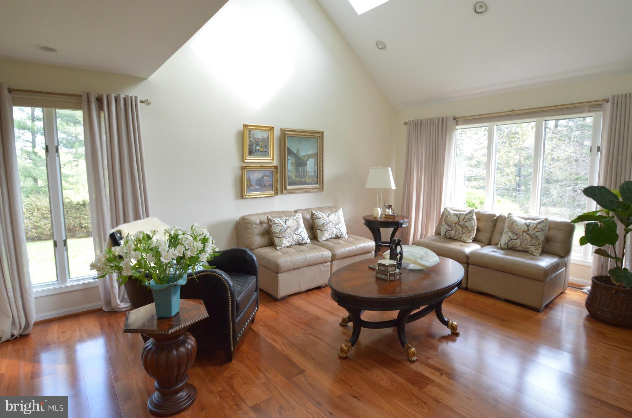 FIVE SPRINGS - Residential