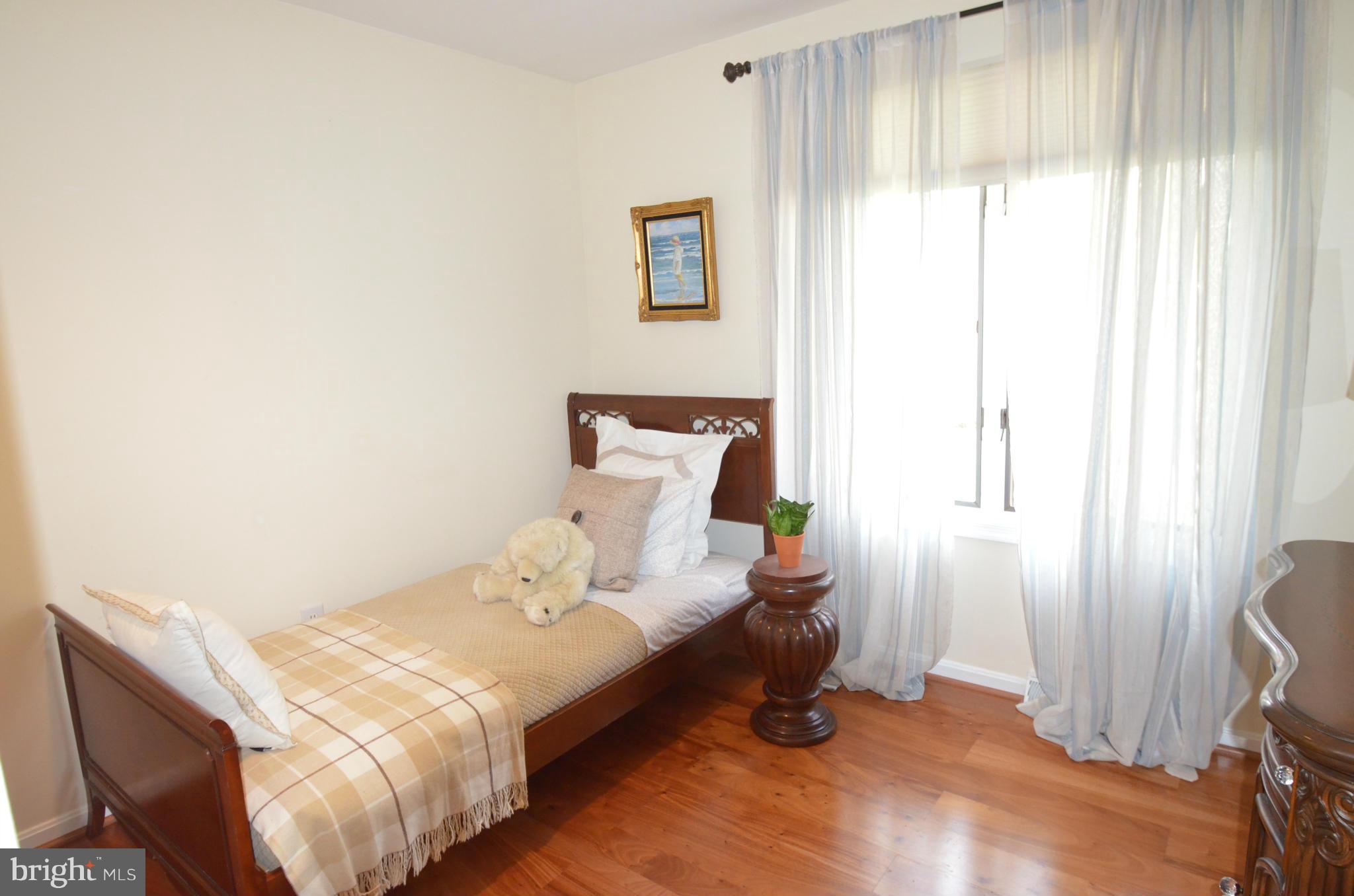 FIVE SPRINGS - Residential