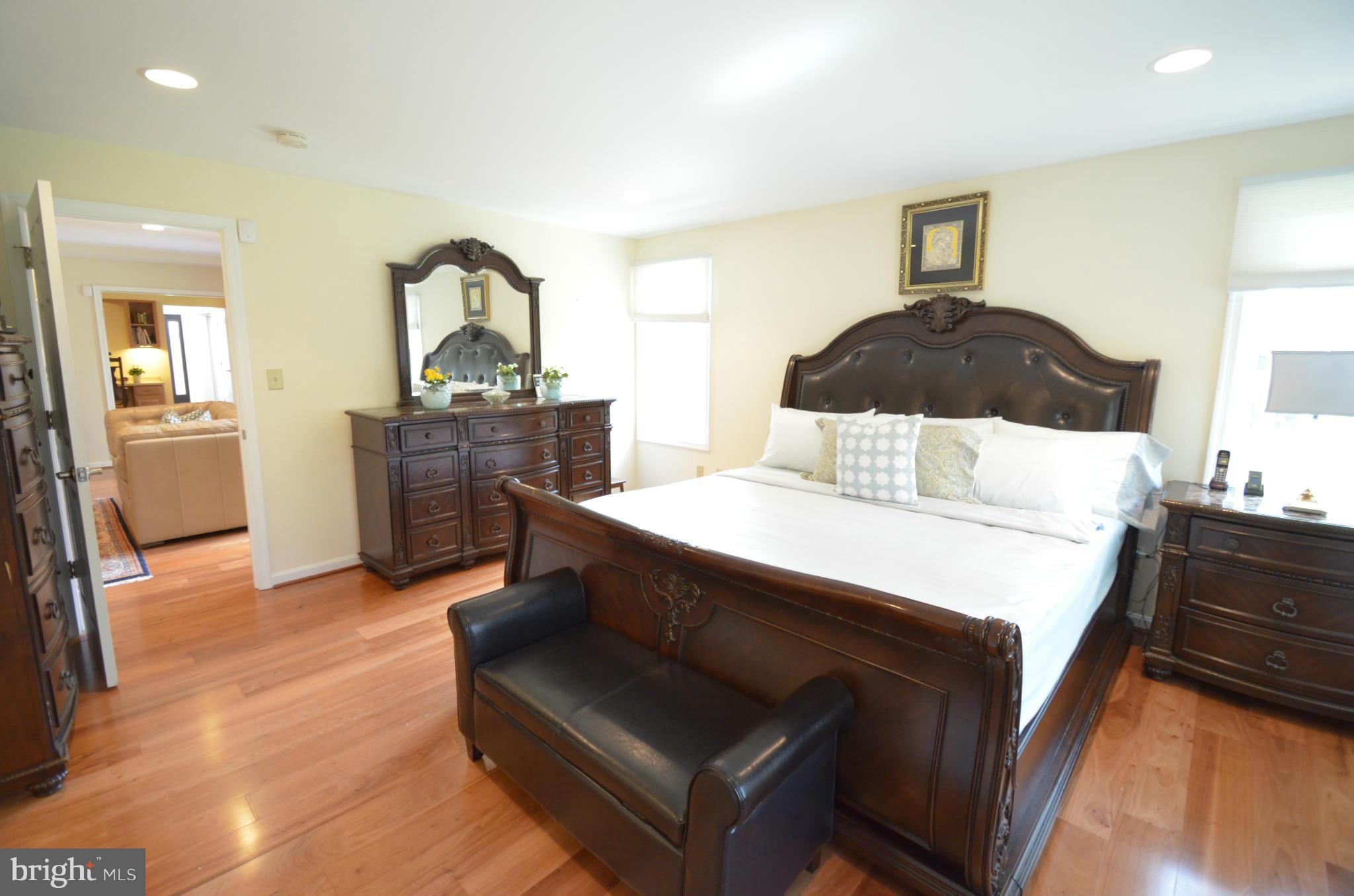 FIVE SPRINGS - Residential