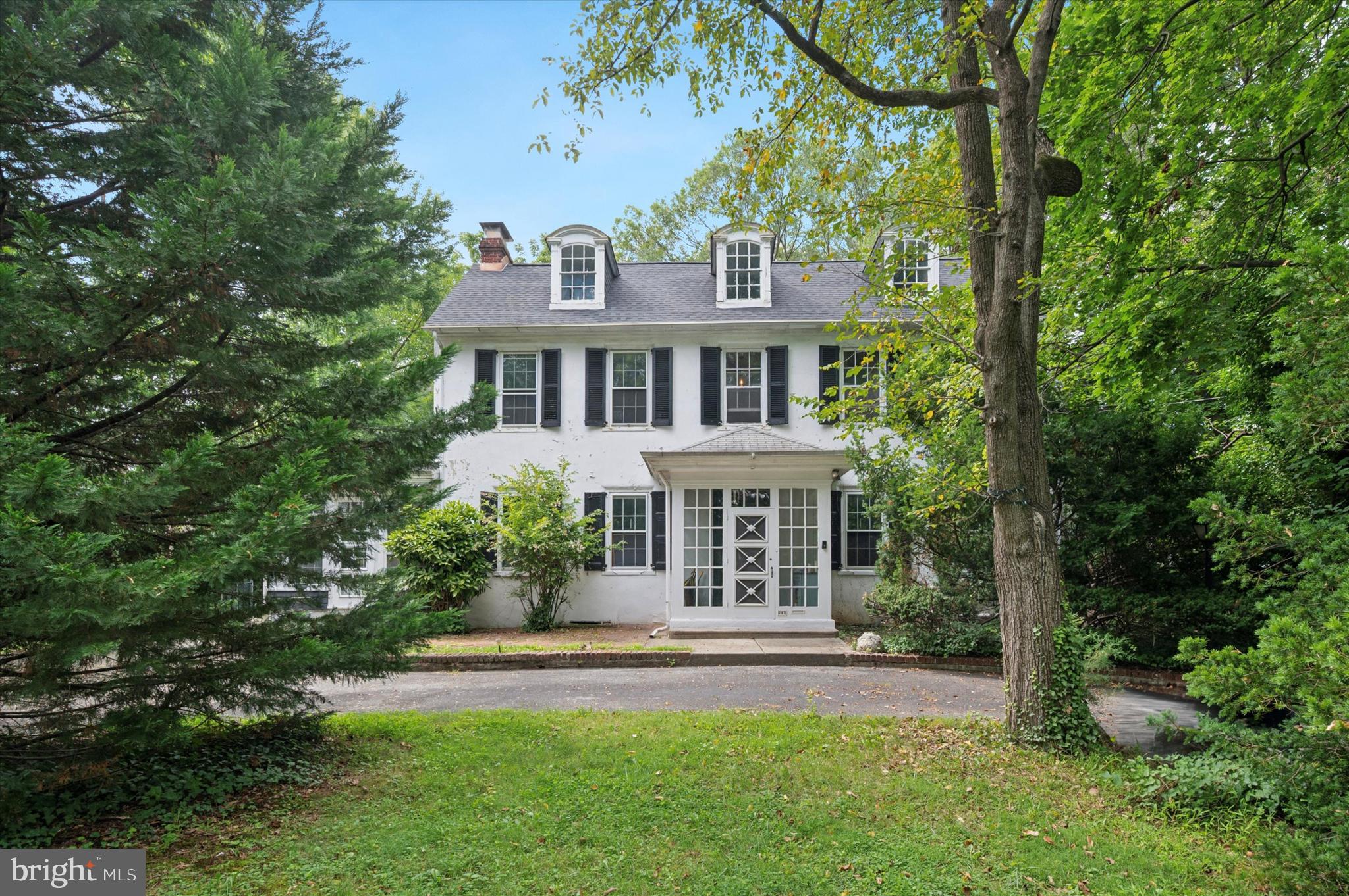 212 W 24TH STREET