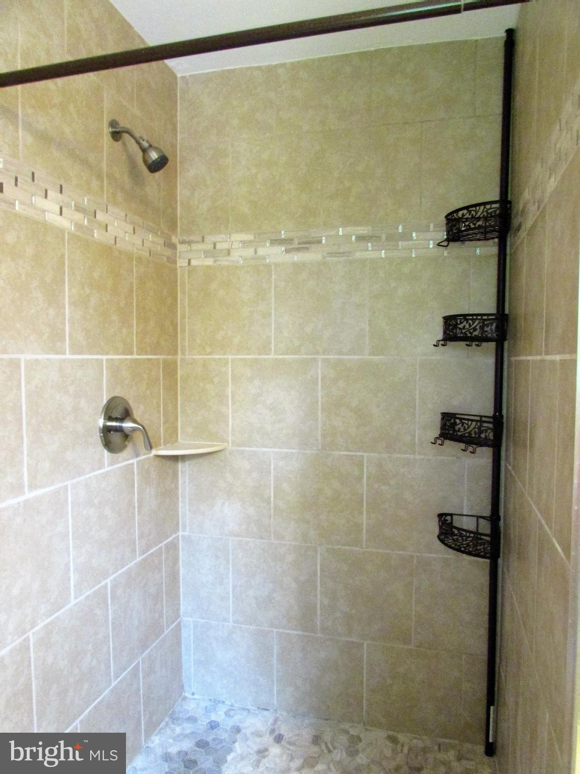 KENDALLWOOD ESTATES - Residential Lease