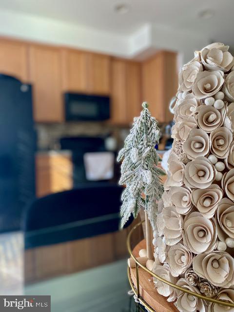 HOWARD SQUARE - Residential Lease