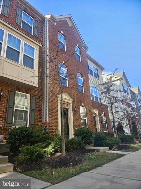 HOWARD SQUARE - Residential Lease