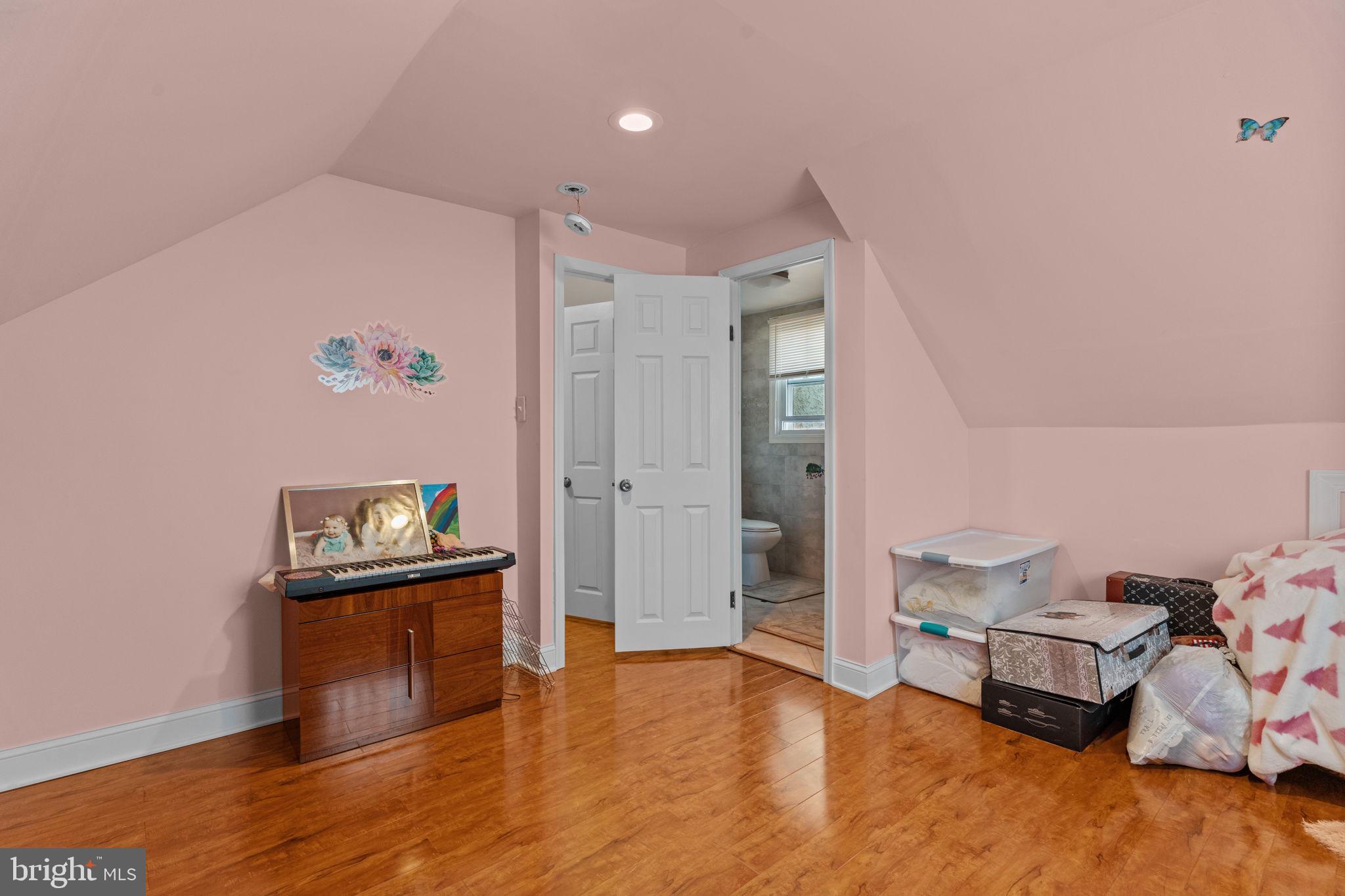 SOMERTON - Residential