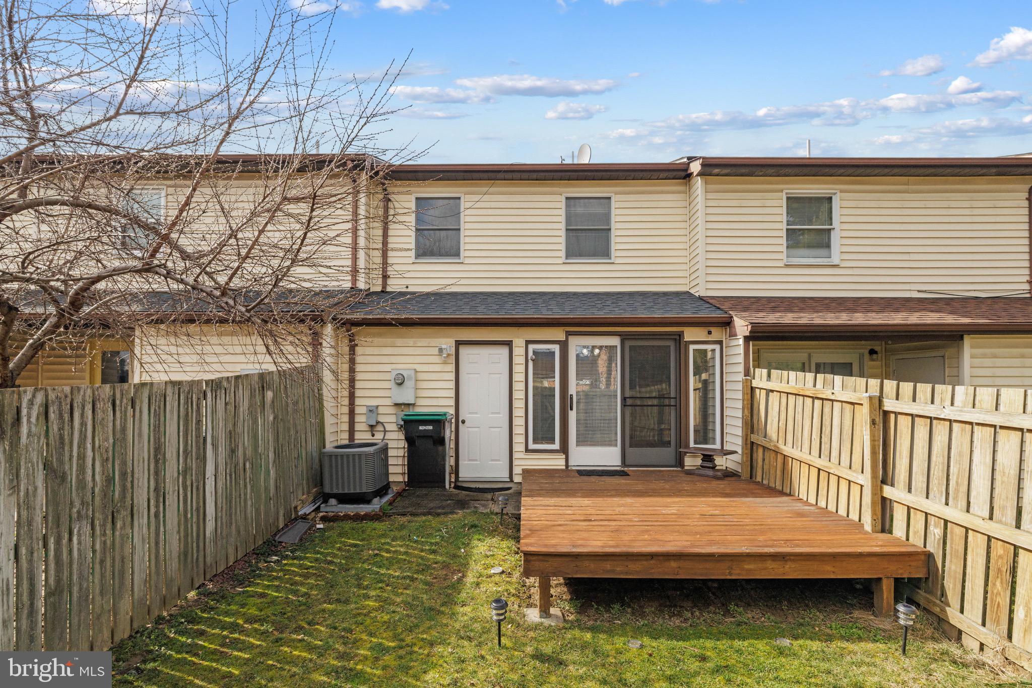 1124 WADEWOOD COURT