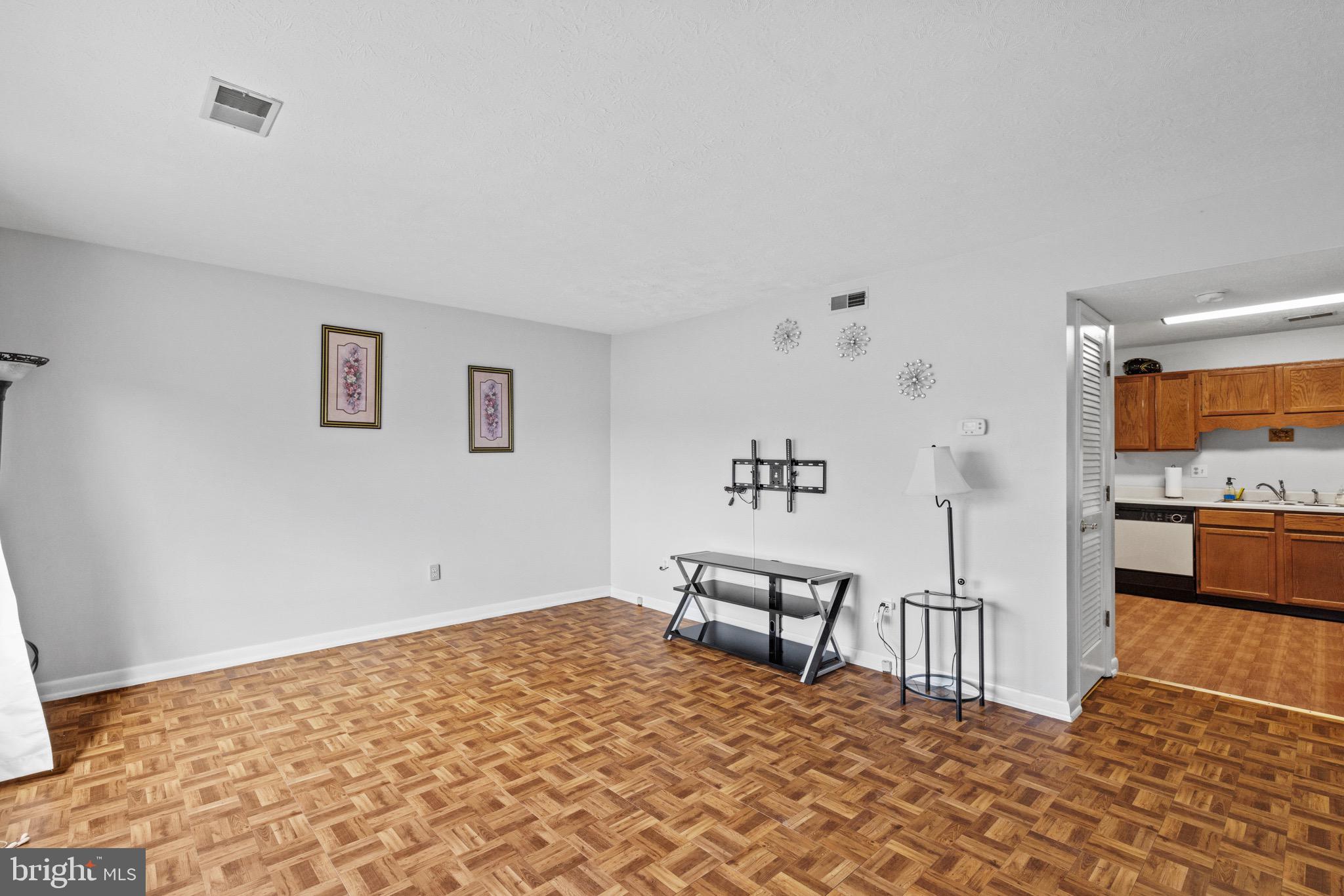 1124 WADEWOOD COURT