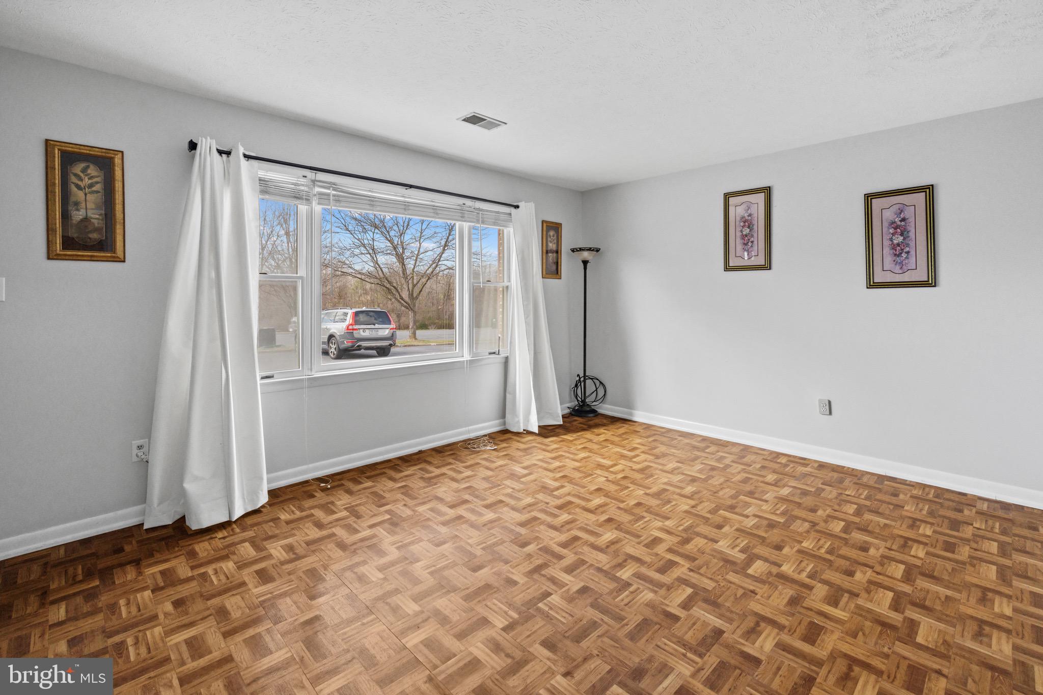 1124 WADEWOOD COURT