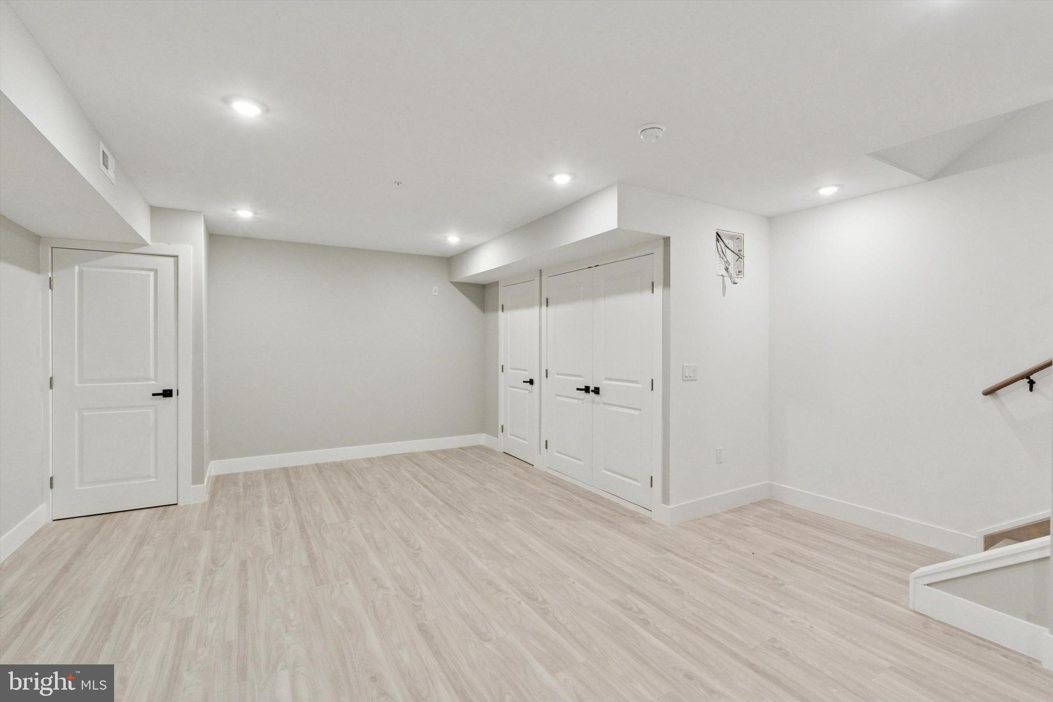 OLDE KENSINGTON - Residential Lease