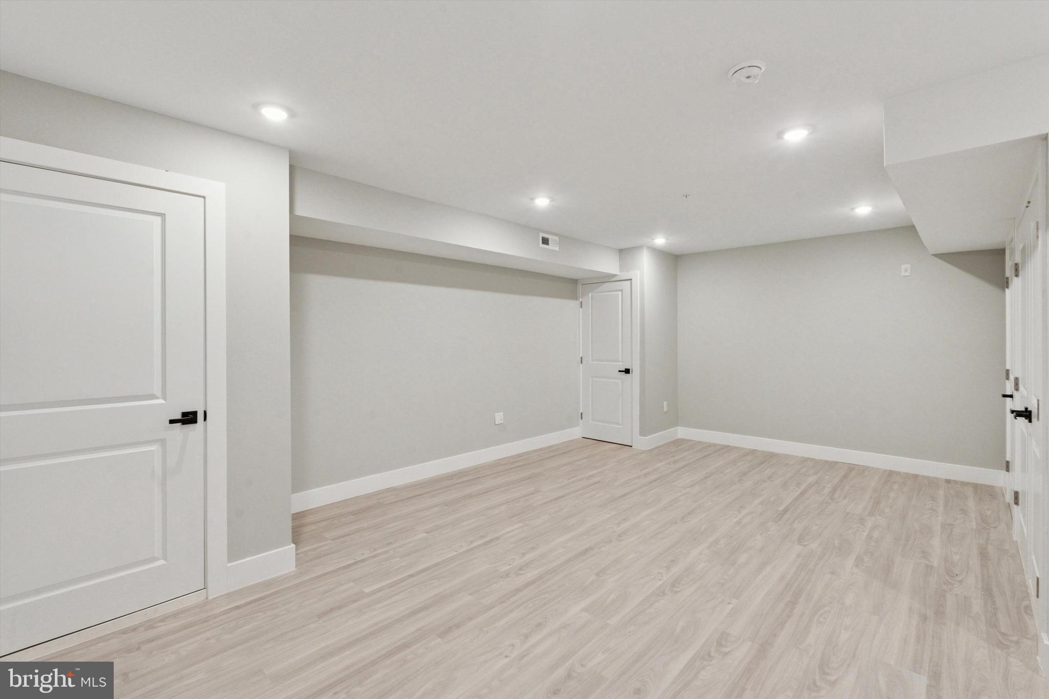 OLDE KENSINGTON - Residential Lease