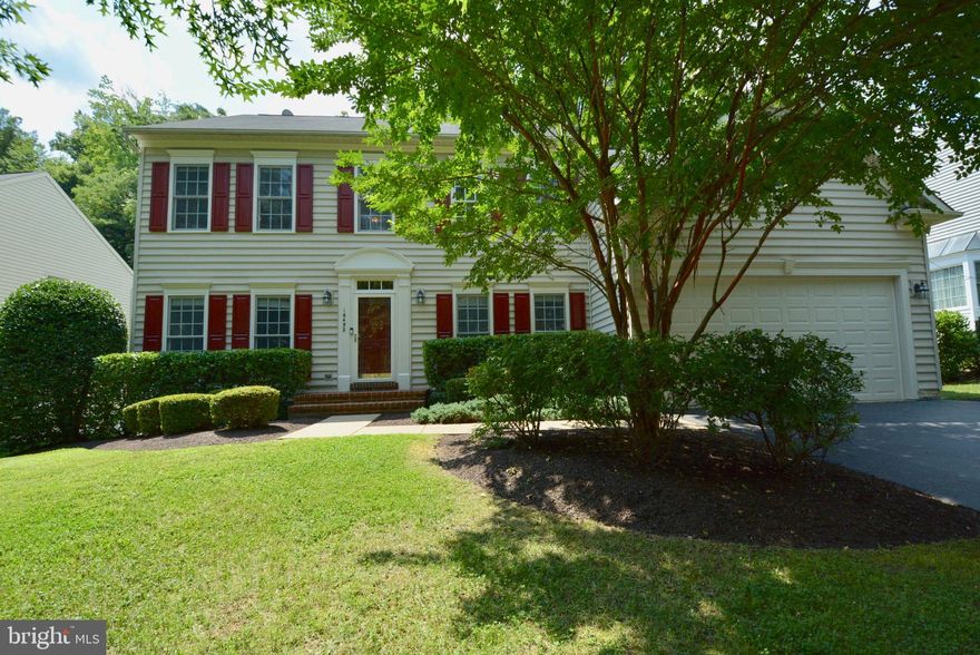 IMMACULATE HOME.....   TWO STORY FOYER, HARDWOOD FLOORS ON MAIN LEVEL.  NEWER KITCHEN APPLIANCES, GRANITE AND UPGRADED BATHROOMS. OPEN FLOOR PLAN.    LARGE FINISHED BASEMENT,  A WALK-OUT  AND INCLUDES LOTS OF RECESSED LIGHTING,  FULL BATH,  LARGE REC AREA, EXERCISE ROOM AND HANDCRAFTED CABINETS IN THE WET BAR AREA.   EXTERIOR INCLUDES A NEW DECK AND REAR PATIO.  DUAL ZONE UNIT WITH  NEW COMPRESSOR.   COMMUTERS DREAM,  MINUTES TO I-95,  VRE AND 3 COMMUTER LOTS.   LAUNCH YOUR BOAT 5 MINUTES TO LEESYLVANIA PARK.   VERY POPULAR LOCATION.