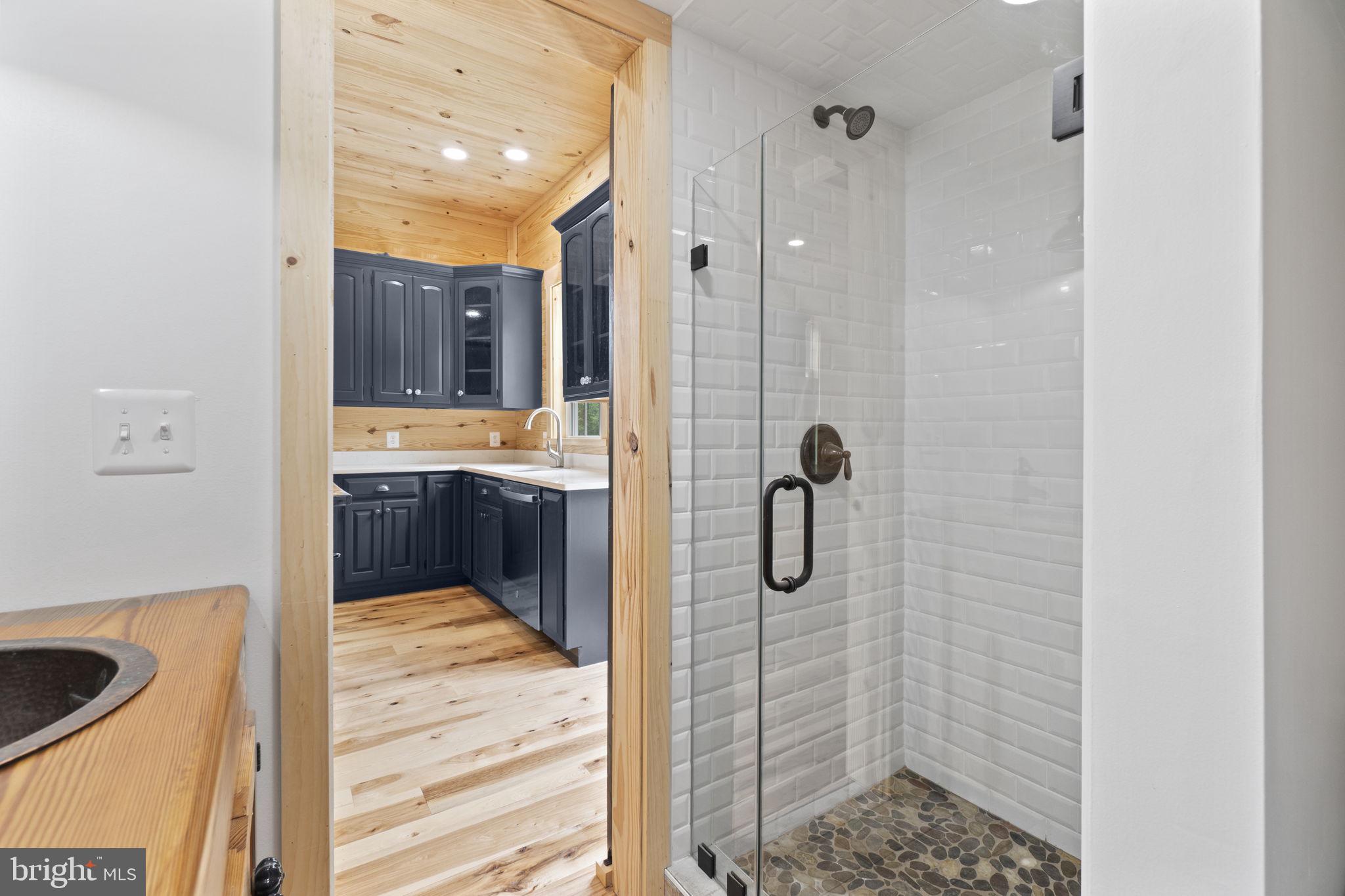 IVAKOTA FARM - Residential