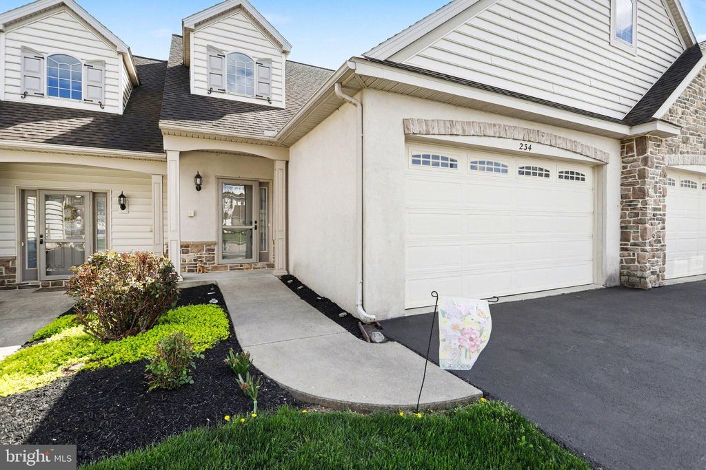 Photo of 234 Masonic Drive, ELIZABETHTOWN, PA 17022 (MLS # PALA2086202)