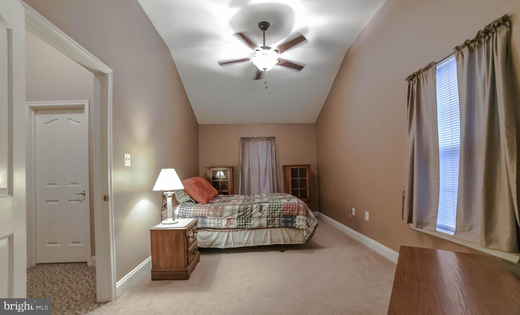 HOLLYWOOD SHORES - Residential