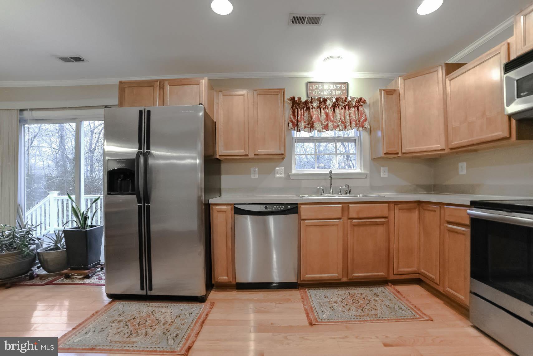 HOLLYWOOD SHORES - Residential