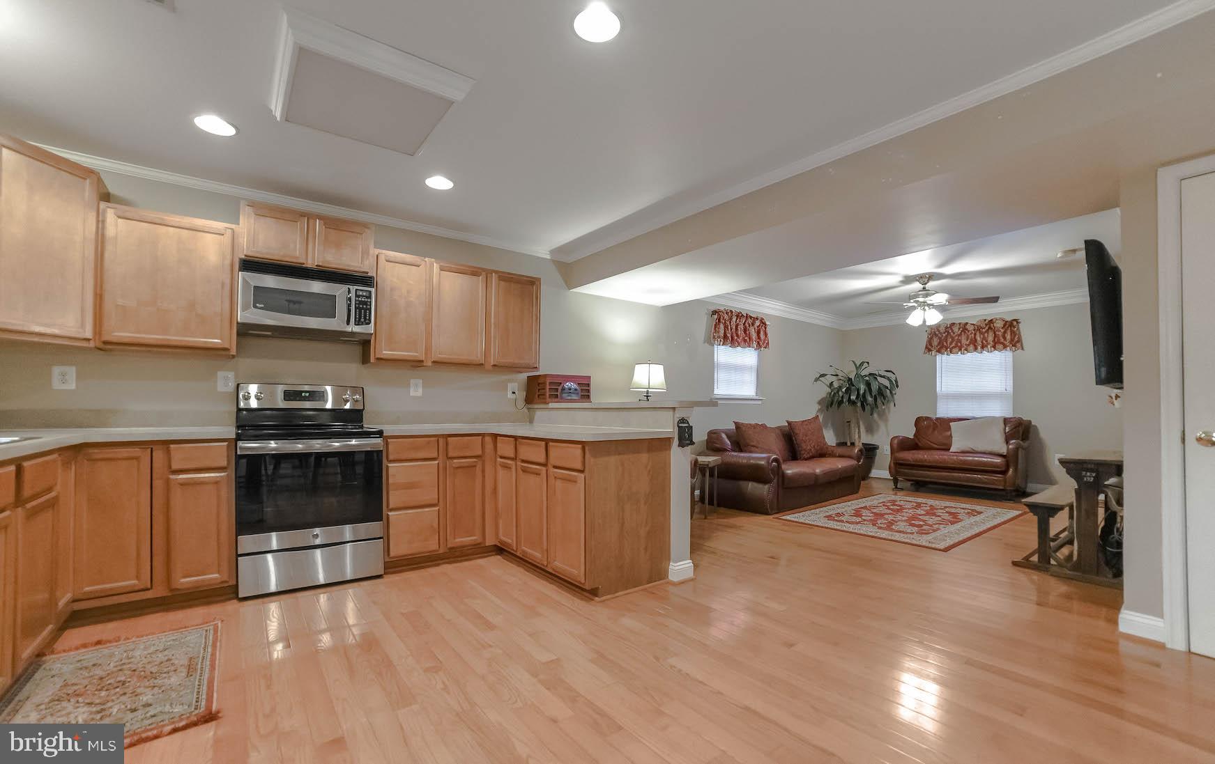 HOLLYWOOD SHORES - Residential