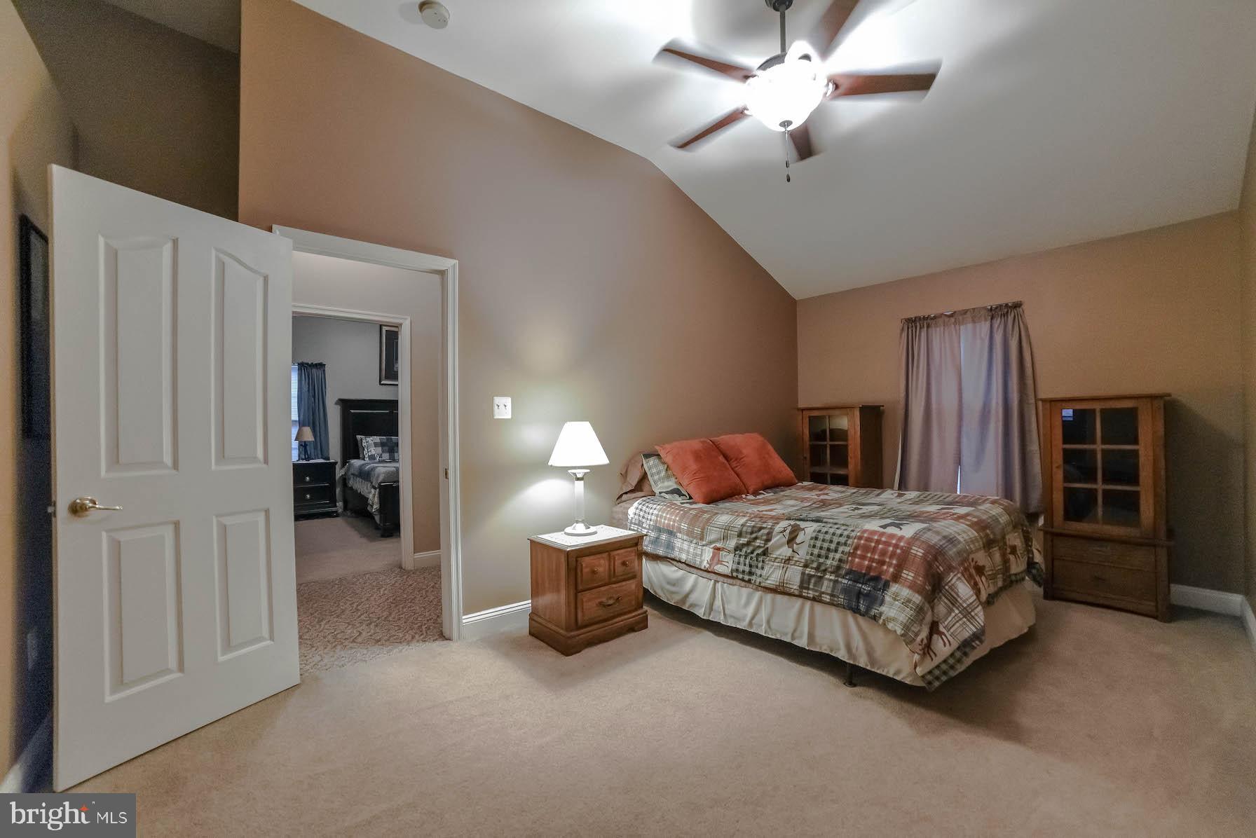 HOLLYWOOD SHORES - Residential