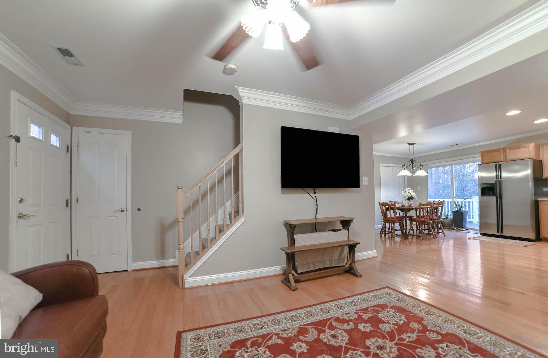 HOLLYWOOD SHORES - Residential