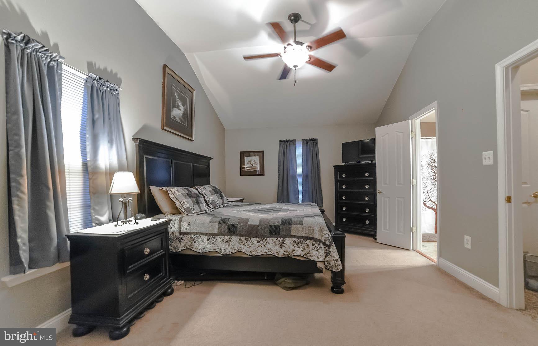 HOLLYWOOD SHORES - Residential